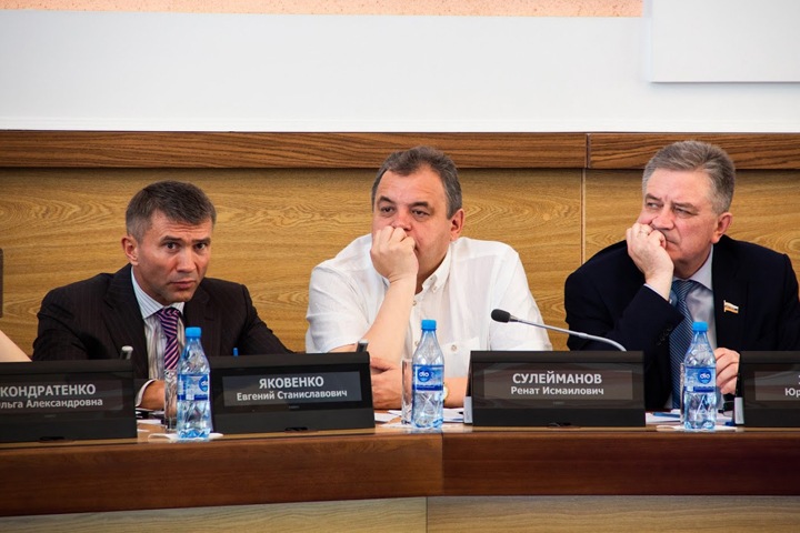 Вице-спикер горсовета Новосибирска обвинил коллег в принадлежности к «пятой колонне» Вице-спикер горсовета Новосибирска обвинил коллег в принадлежности к «пятой колонне»