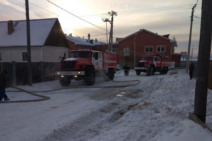 Один погиб, четверо пропали при пожаре в жилом доме под Иркутском Один погиб, четверо пропали при пожаре в жилом доме под Иркутском