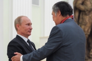 Пресс-служба Амана Тулеева сообщила, что Владимир Путин наградил Алексея Кудрина орденом Дружбы (фото)