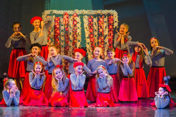 Дети и пенсионеры показали спектакль по «Старику Хоттабычу» в Новосибирске Дети и пенсионеры показали спектакль по «Старику Хоттабычу» в Новосибирске