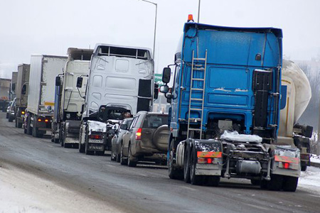 Сибирские дальнобойщики объяснили протест: Не понимаем, почему мы должны платить коммерческой структуре, а не государству Сибирские дальнобойщики объяснили протест: Не понимаем, почему мы должны платить коммерческой структуре, а не государству