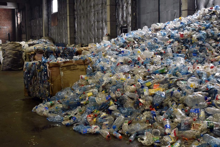 Крупный перевозчик мусора закрывает сортировочный завод из-за действий новосибирского регоператора Крупный перевозчик мусора закрывает сортировочный завод из-за действий новосибирского регоператора