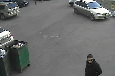 Мужчина в Красноярске снял с подростка кроссовки, угрожая пистолетом и ножом Мужчина в Красноярске снял с подростка кроссовки, угрожая пистолетом и ножом