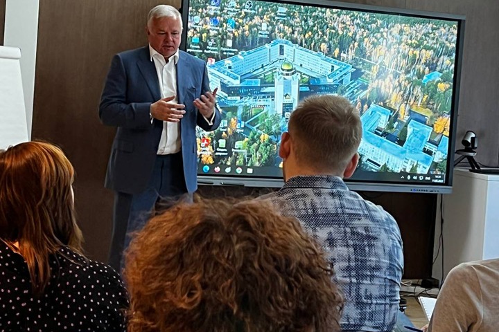 Новосибирский депутат Госдумы рассказал студентам о «грузе 200» в селах Новосибирский депутат Госдумы рассказал студентам о «грузе 200» в селах