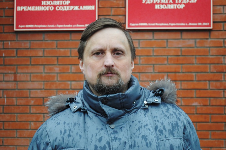 Дневник арестованного сибирского журналиста: «После сирийской командировки натренированные рефлексы привели моего собеседника в тюрьму еще раз» Дневник арестованного сибирского журналиста: «После сирийской командировки натренированные рефлексы привели моего собеседника в тюрьму еще раз»