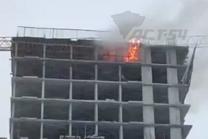 ЖК «Расцветай на Красном» загорелся в Новосибирске