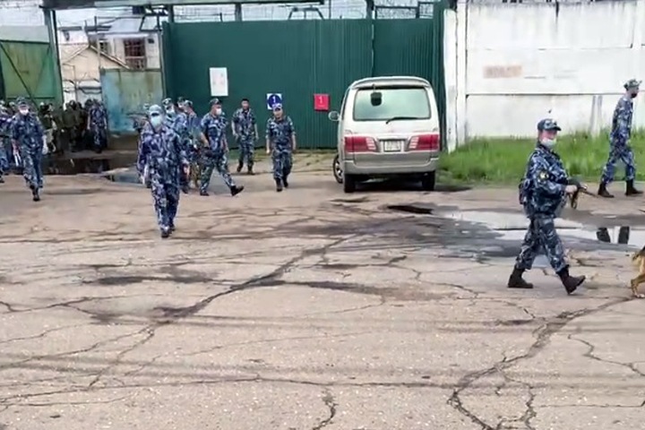 Источник: заключенные иркутской колонии устроили голодовку и «вскрылись» из-за действий сотрудников