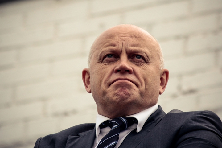 Омский губернатор ведет «Единую Россию» в предвыборную ловушку