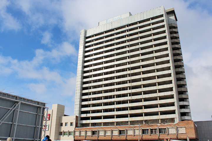 Локоть приостановил аренду участка у недостроенной гостиницы на Маркса Локоть приостановил аренду участка у недостроенной гостиницы на Маркса