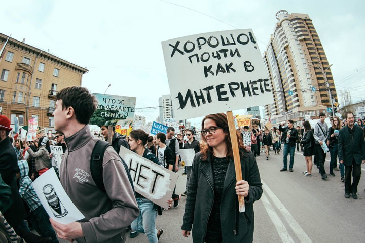 Мама-Монстрация: молодежное абсурдистское шествие как семейный праздник Мама-Монстрация: молодежное абсурдистское шествие как семейный праздник