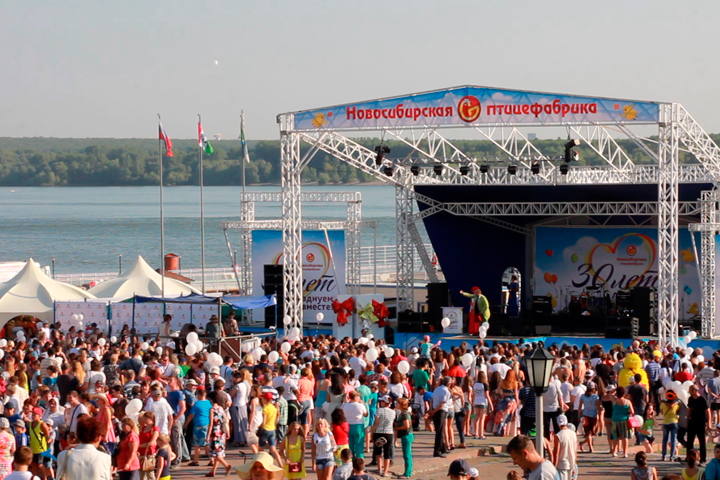 Тридцать лет Новосибирской птицефабрике: Ани Лорак, фейерверк и шашлык на набережной