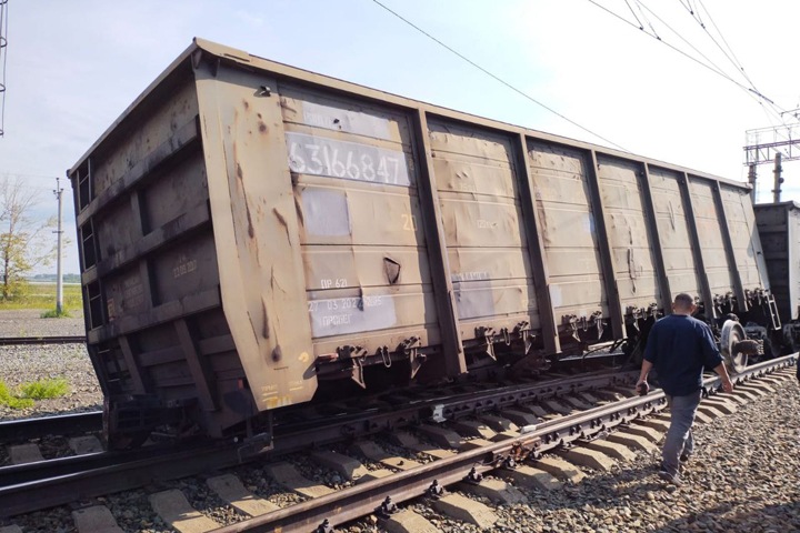 Вагоны с углем сошли с рельсов в Новосибирской области