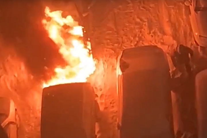 Автомобиль подожгли в Новосибирске