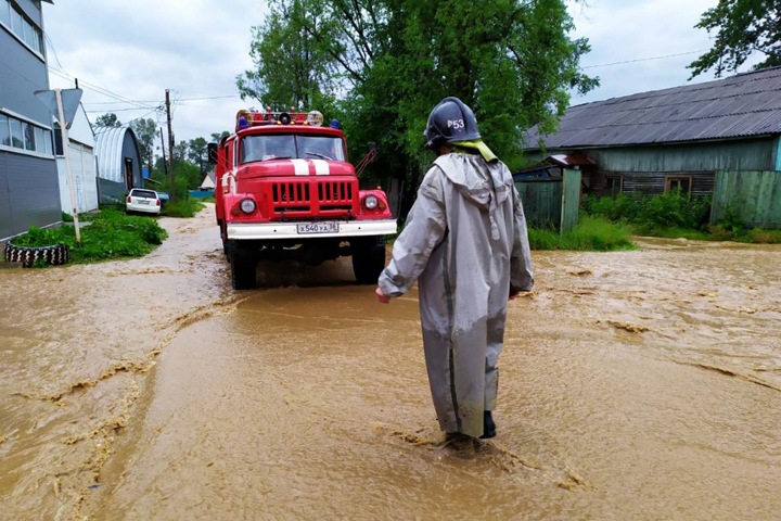 Власти стянули технику для откачки воды из хранилищ отходов БЦБК
