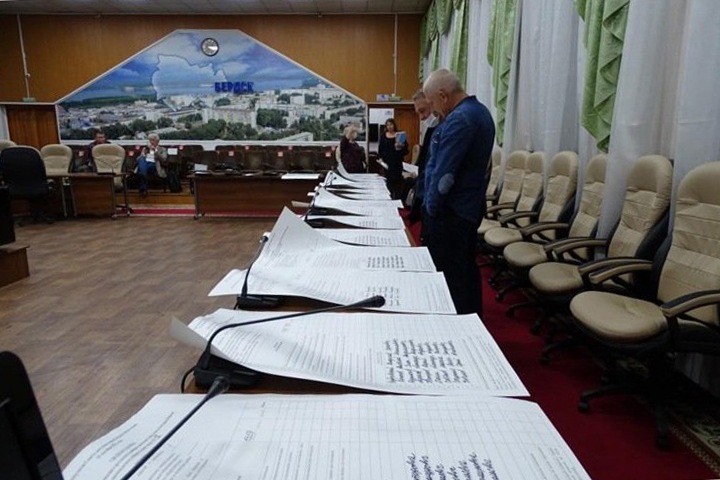 Избитый бердским депутатом таксист отказался от претензий: «Повреждения незначительны»