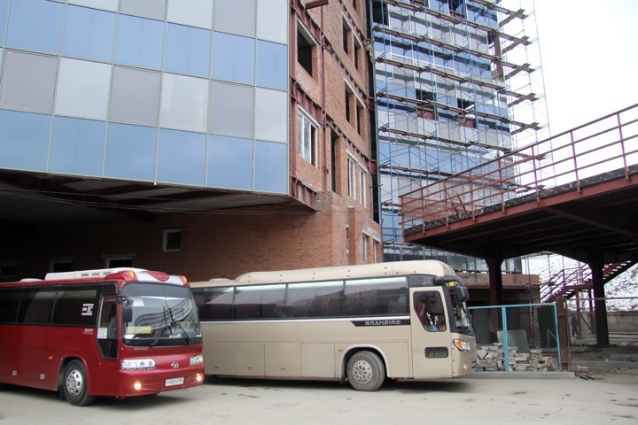 Локоть закрывает новосибирский автовокзал