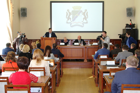 Депутаты рассмотрели проблемные вопросы ремонта дорог и обустройства конечных остановок