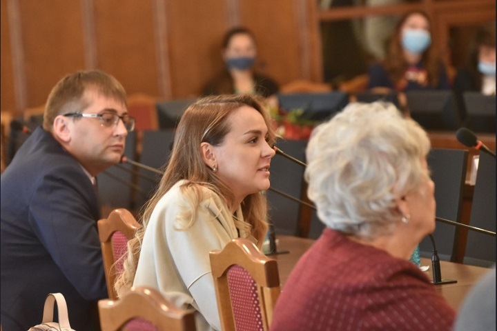 Как выглядят главы списков новых партий в новосибирском заксобрании