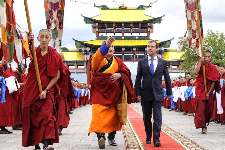 Бурятские буддисты борются с коронавирусом, томские ученые спасают носорогов. Сибирь за неделю