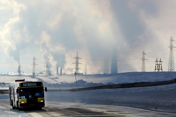 «Еще один звоночек»: сибирская жара вызвала рекордно раннее таяние льда в Арктике