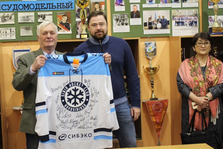 Депутат посвятил колыванских спортсменов в кадеты