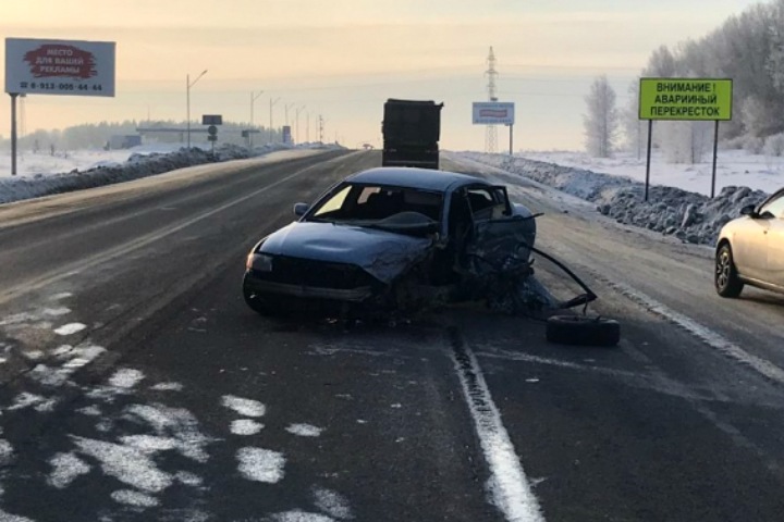Лобовое ДТП с тремя машинами произошло под Новосибирском Лобовое ДТП с тремя машинами произошло под Новосибирском