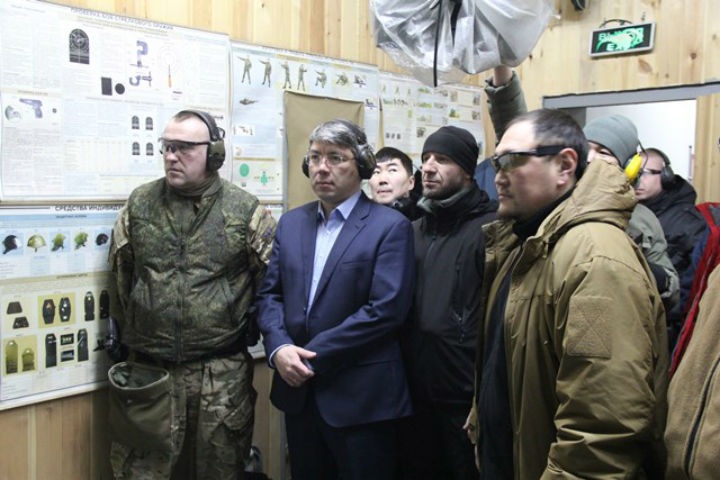 Глава Бурятии взялся за оружие Глава Бурятии взялся за оружие