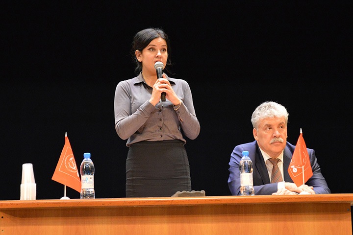 Алтайского кандидата в Госдуму забрали в полицию во время встречи с избирателями. Ее сочли «массовым мероприятием» Алтайского кандидата в Госдуму забрали в полицию во время встречи с избирателями. Ее сочли «массовым мероприятием»