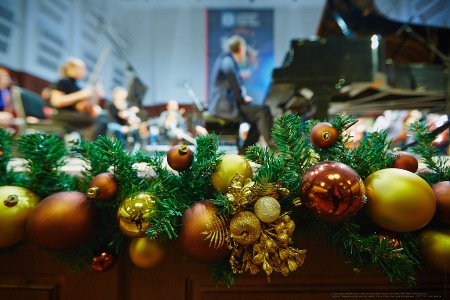 Новогодние каникулы в филармонии: симфонический бал, шампанское и карапузомания Новогодние каникулы в филармонии: симфонический бал, шампанское и карапузомания