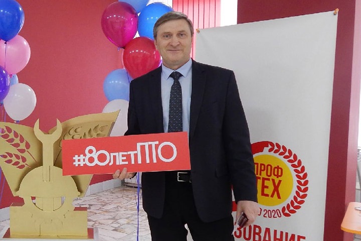 Руководителя техникума в Красноярском крае увольняют из-за поддержки КПРФ на выборах Руководителя техникума в Красноярском крае увольняют из-за поддержки КПРФ на выборах