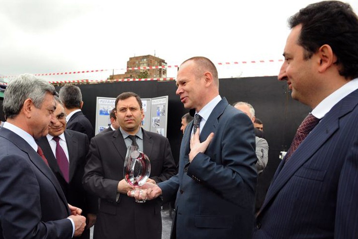 Кредиторы пожаловались бизнес-омбудсмену на вывод активов банкротящейся «Афины-Паллады» Кредиторы пожаловались бизнес-омбудсмену на вывод активов банкротящейся «Афины-Паллады»