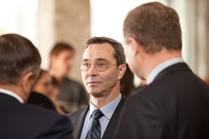 Новосибирские коммунисты перед выборами меняют «уставших» руководителей Новосибирские коммунисты перед выборами меняют «уставших» руководителей