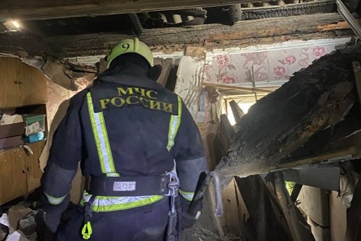 Женщина и ребенок погибли при обрушении дома в Барнауле Женщина и ребенок погибли при обрушении дома в Барнауле