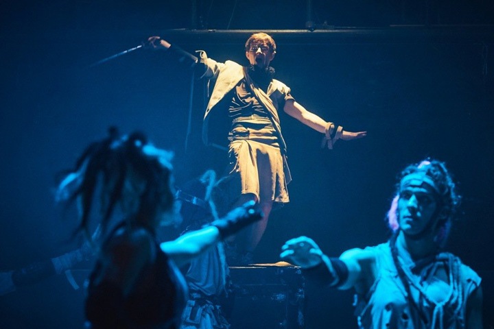 «Люди с автоматами и женщины проклятые»: «Лисистрату» поставили в новосибирском «Глобусе»