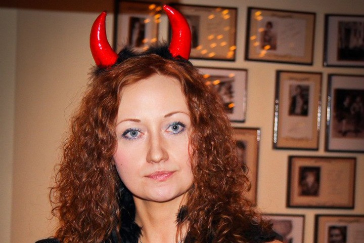 Помощница новосибирского депутата снялась с выборов по его округу