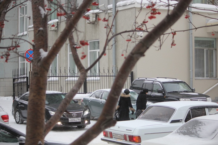 Адвокат нашел в гараже новосибирского правительства запчасти, из-за отсутствия которых завели дело главы хозуправления