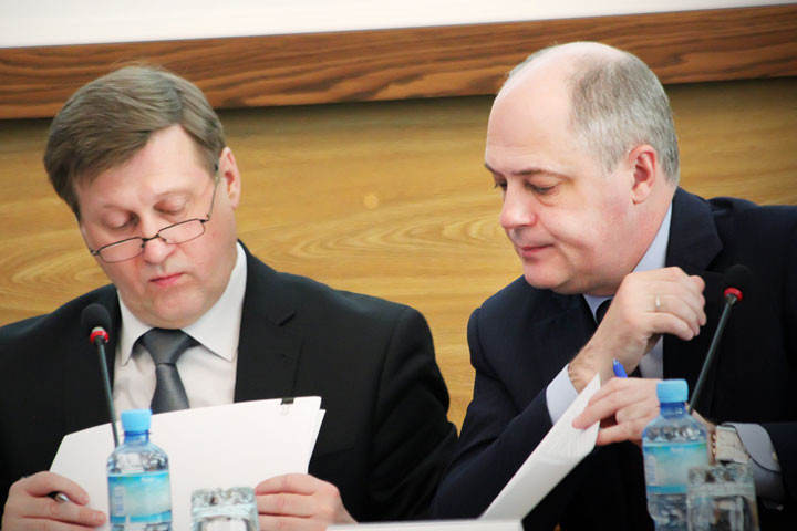 Локоть: Андрей Ксензов вернул надбавки к зарплате Локоть: Андрей Ксензов вернул надбавки к зарплате