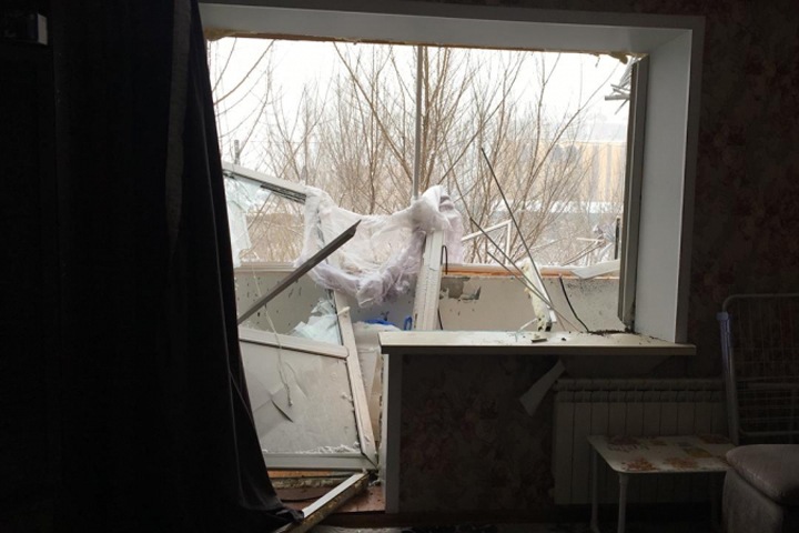 Самогонный аппарат взорвался в многоквартирном доме в Абакане