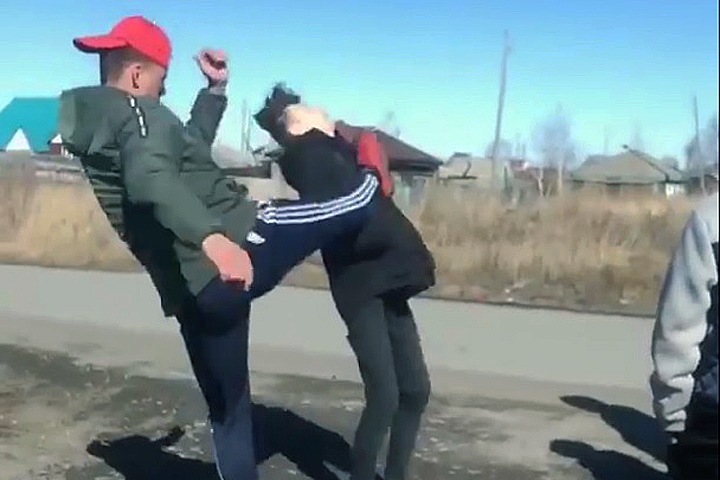 Подозреваемые в нападении на школьников в Барабинске занимались в патриотическом клубе Подозреваемые в нападении на школьников в Барабинске занимались в патриотическом клубе