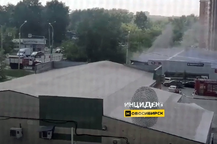 «Пятерочка» загорелась в Новосибирске «Пятерочка» загорелась в Новосибирске