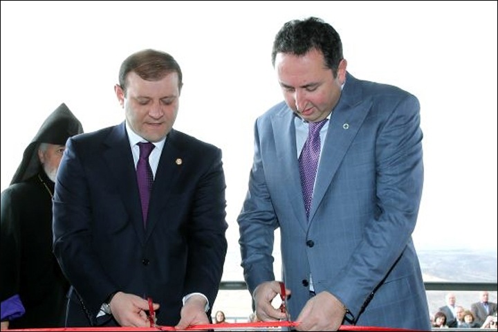 Новосибирский суд попросил найти президента «Афины Паллады» Магакеляна Новосибирский суд попросил найти президента «Афины Паллады» Магакеляна