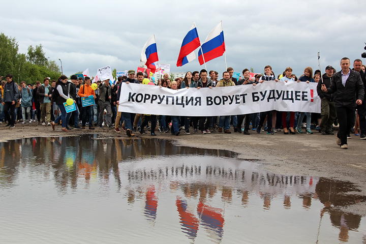 «Власть — миллионам, а не миллионерам» «Власть — миллионам, а не миллионерам»