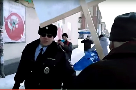 Кемеровская полиция задержала участников марша памяти Немцова