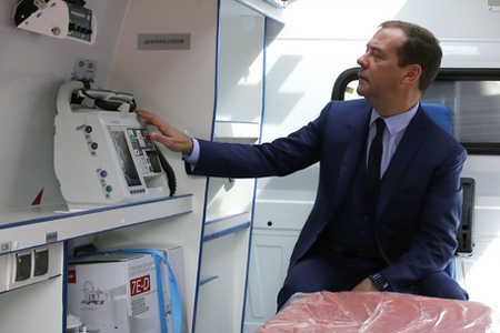 Медведев поручил решить финансовые проблемы Забайкалья и Хакасии