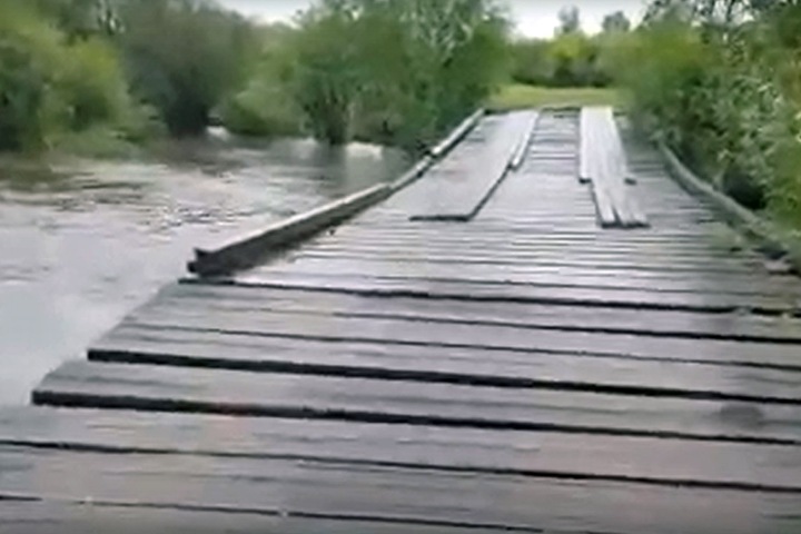 Построенный жителями Бурятии без помощи властей мост разрушен Построенный жителями Бурятии без помощи властей мост разрушен