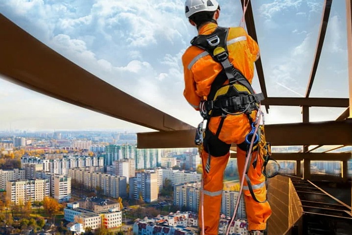 Обеспечение безопасности во время работ на высоте