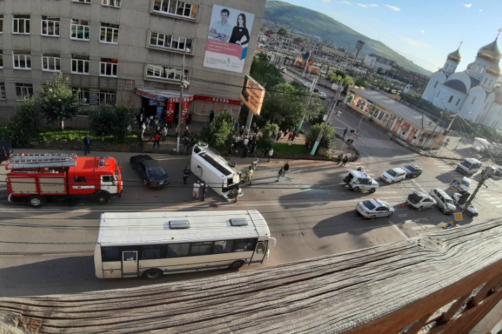 Маршрутка опрокинулась в Чите: 11 человек пострадали