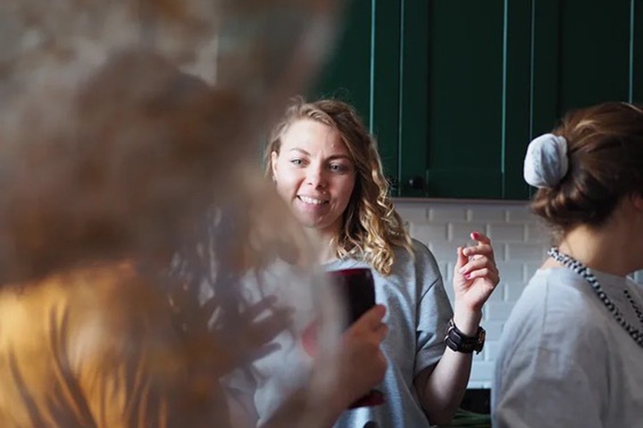 Новосибирский депутат Хельга Пирогова подтвердила выезд из России