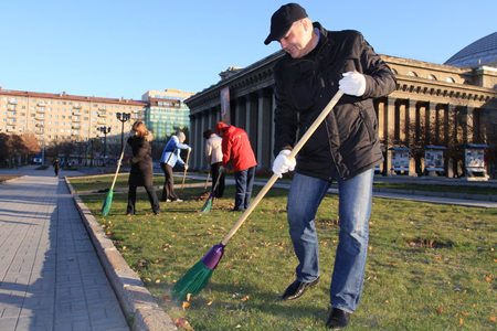 Почти сто тысяч новосибирцев убирали грязь и мусор на общегородском субботнике
