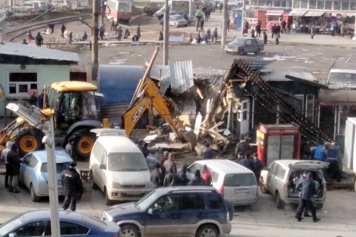 Владелец киоска на бывшей Гусинобродской барахолке Новосибирска заплатит за его снос